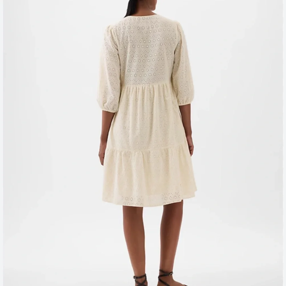 GAP Maternity Eyelet Dress NWOT - Picture 3 of 3